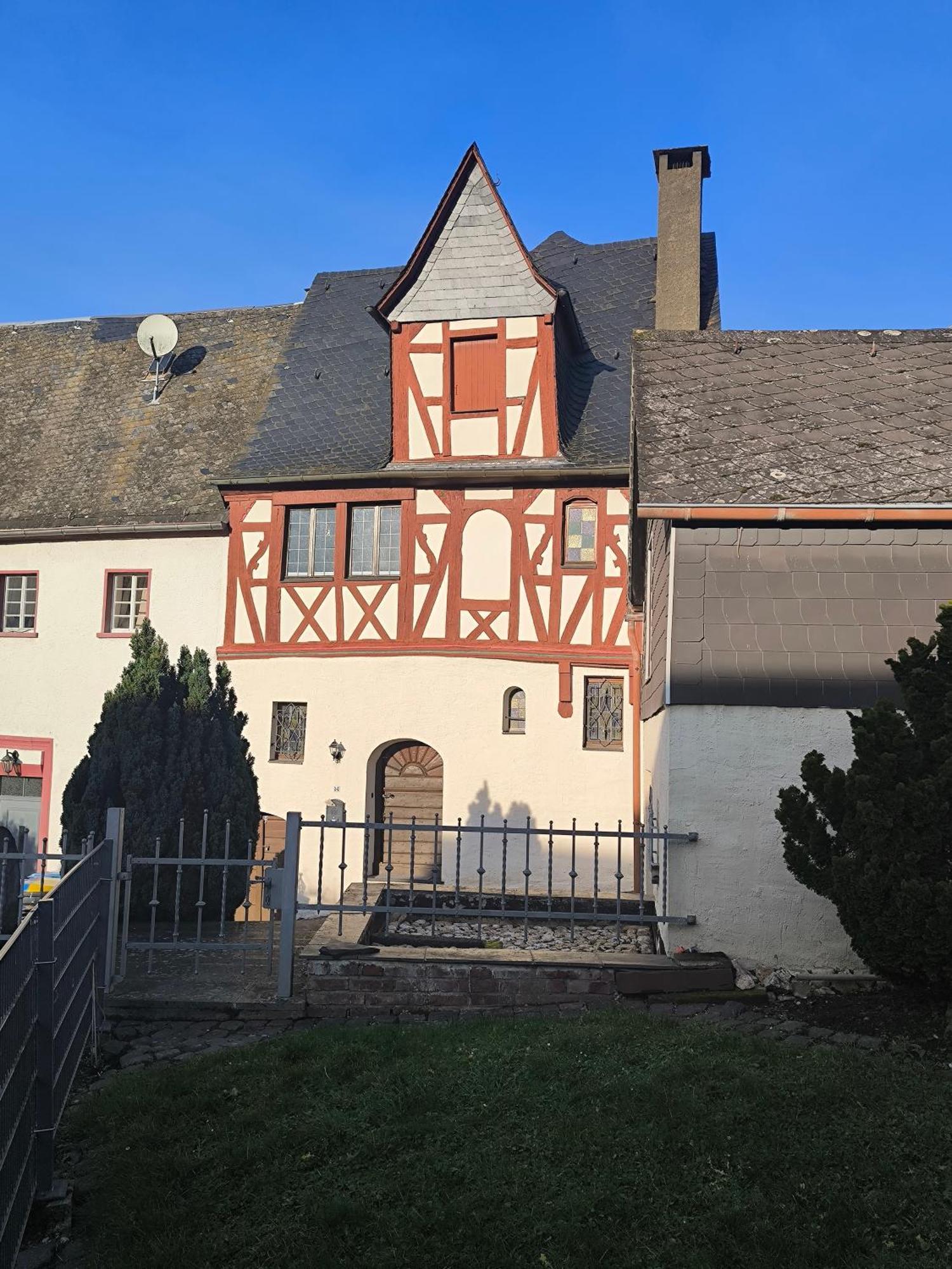 Moselperle- Urlaub Im Historischen Fachwerkhaeuschen Apartment Bullay Exterior photo